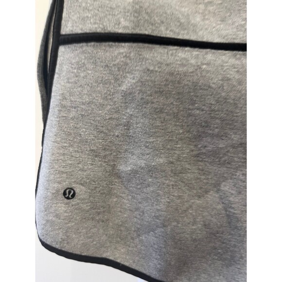 Lululemon size medium gray reversible vest outdoors cozy comfy atheleisure - Picture 3 of 3